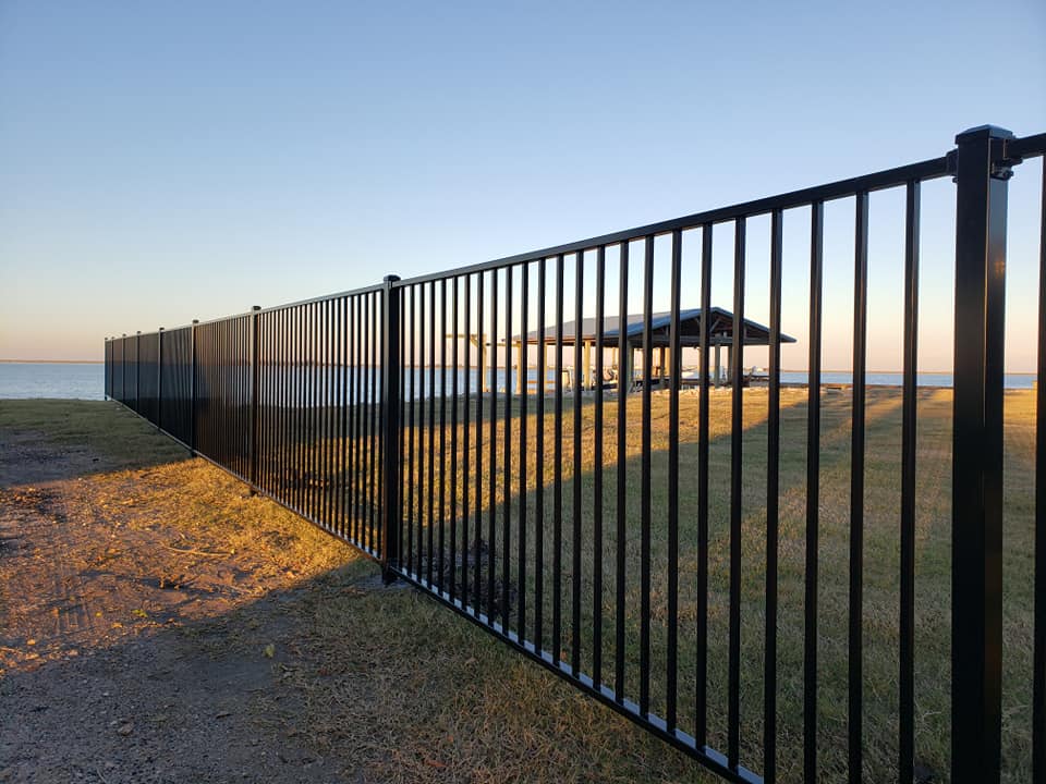 Aluminum Flat Top & Bottom Fence 4x8